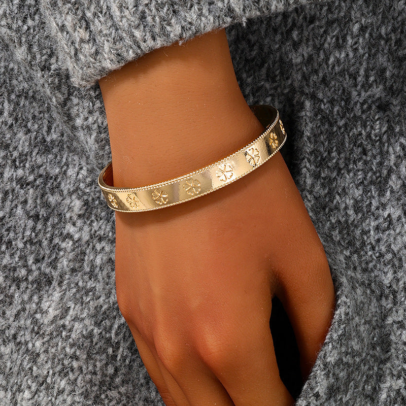 Grand Clover Charm Bracelet - Elegant Vienna Verve Collection