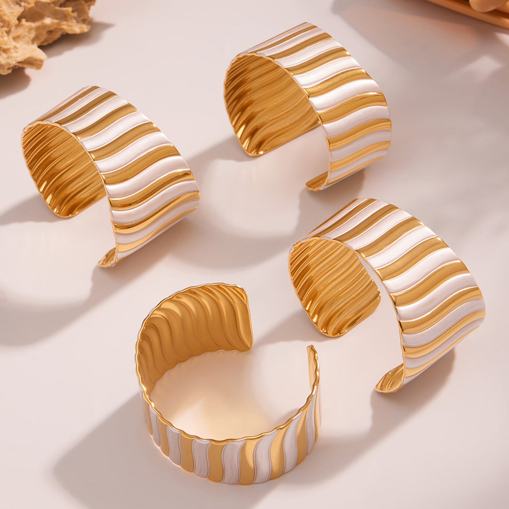 Planderful Everyday Genie Geometric Opening Bracelet Gold