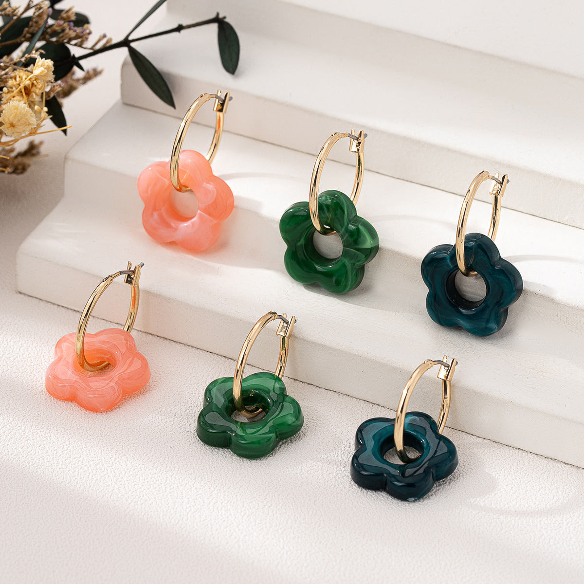 Planderful Vienna Verve Earrings Set – Fashionable Resin Flower Design