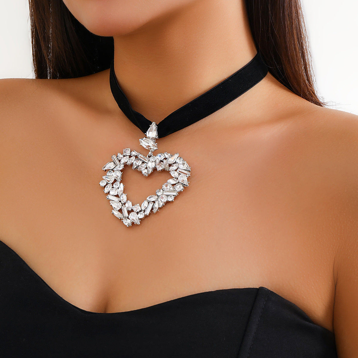 Bold Love Choker Jewelry Featuring European and American Cross Border, Statement Design, Luxe Plush Cloth, Water Diamond Necklace, and Accesory