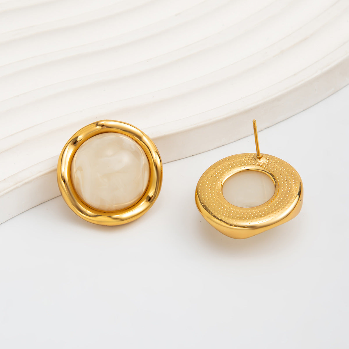 Planderful Elegant Versatile Stainless Steel Stud Earrings With Gold Edge And Wavy Round Look For Everyday Women