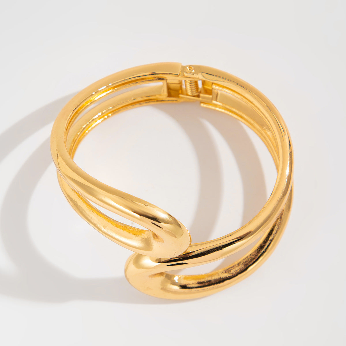 Hot-Selling Hug Open Bracelet Bracelet Alloy Smooth Surface Symmetrical Water Drop Spring