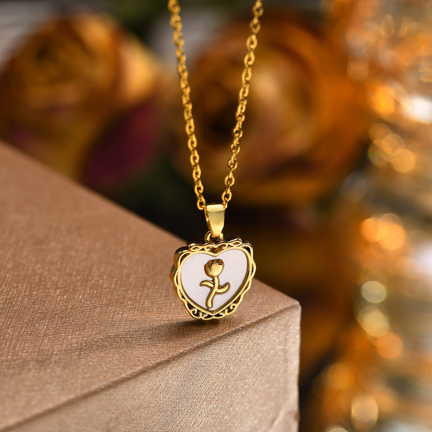 Heart Rose Shell Pendant Necklace for Ladies Fashion Accessories