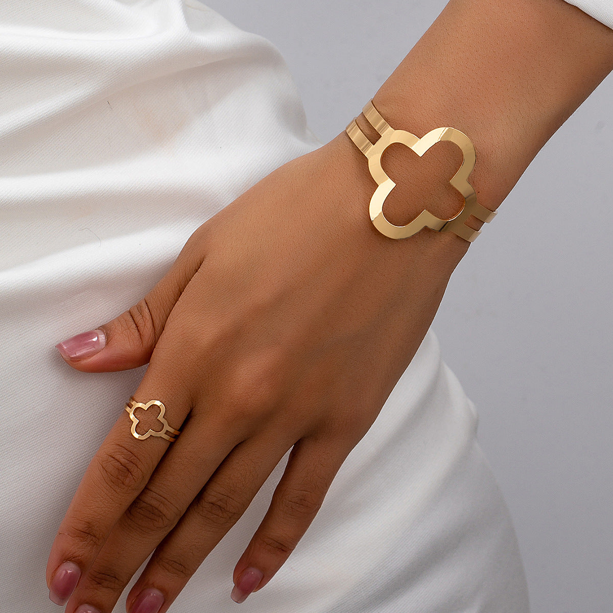 Stylish Metal Four-Leaf Flower Bracelet and Ring Set