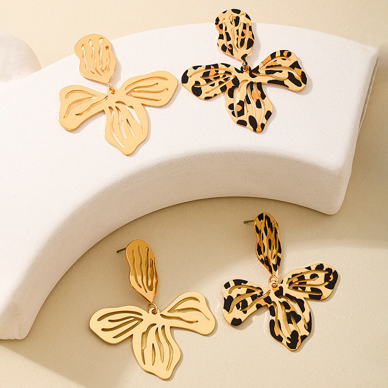 Planderful Vienna Verve Earrings – Fashionable Metal Hollow Leaf Design