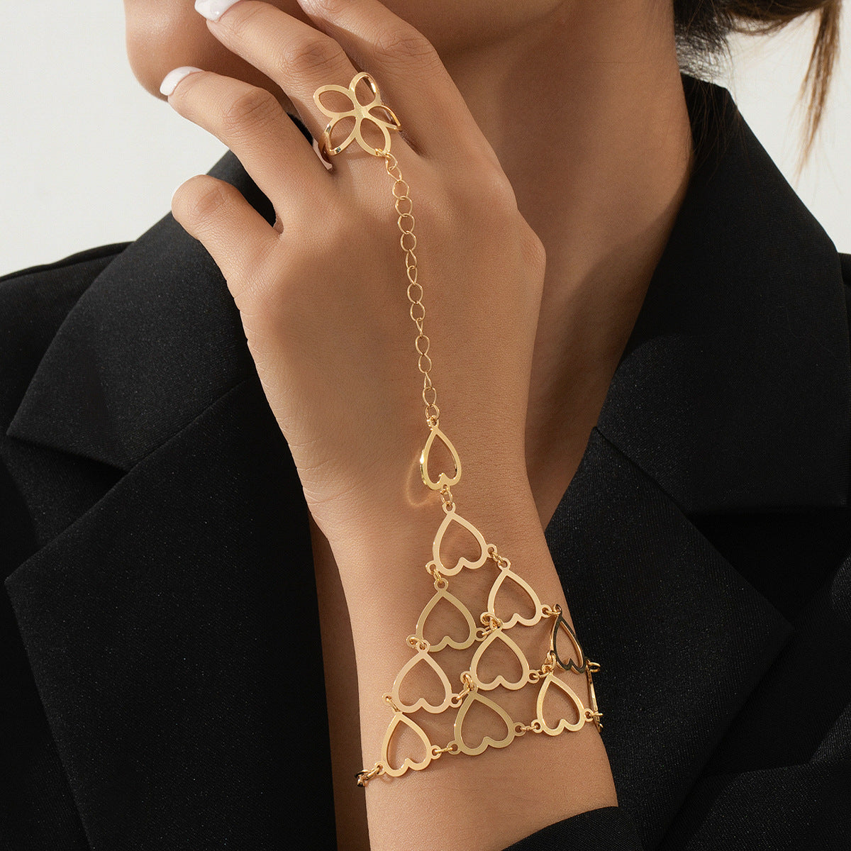 Fashionable Metal Love Flower Bracelet for Stylish Ladies