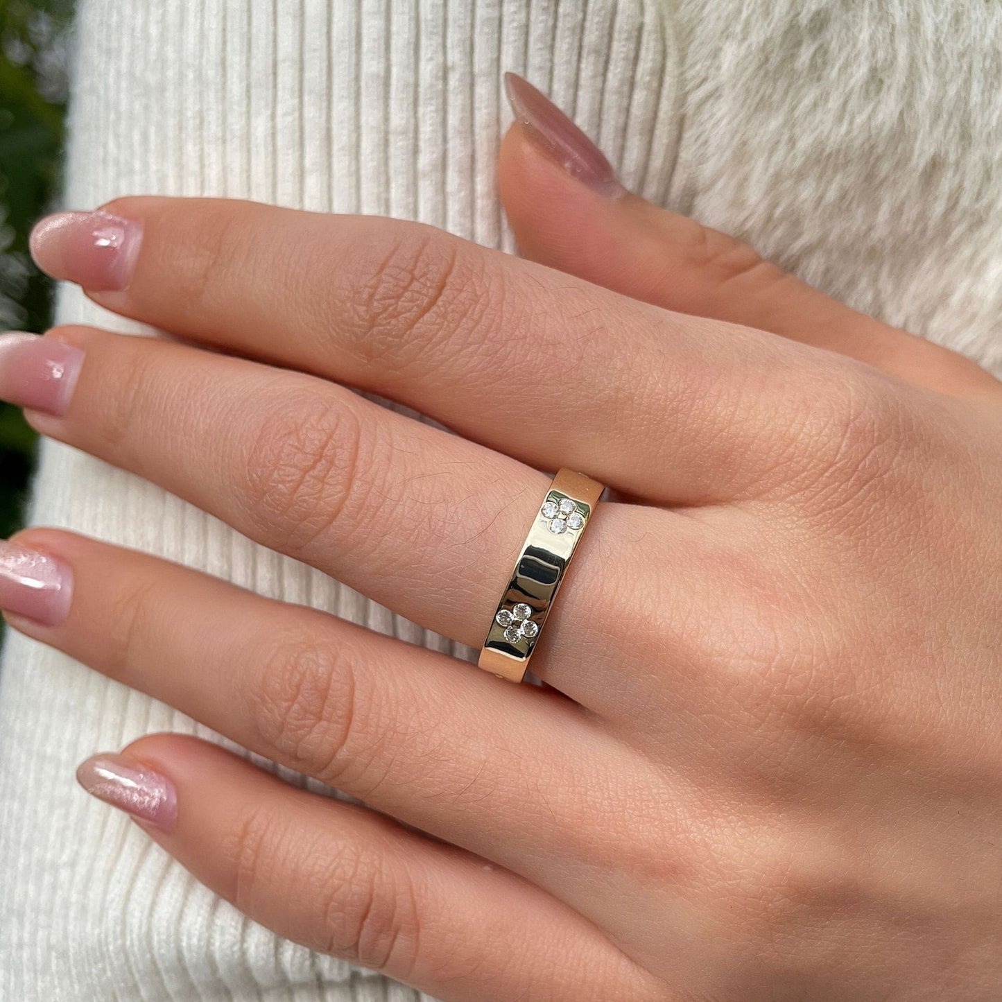 Ins Hot Sale 1.5mm Mozzarella Diamond Clover Wedding Ring