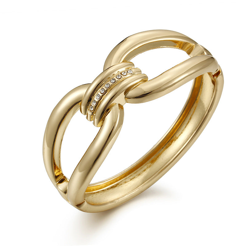 Timeless Rose Gold Luxury Bracelet for Women – Fashion Forward Design with Enduring Elegance