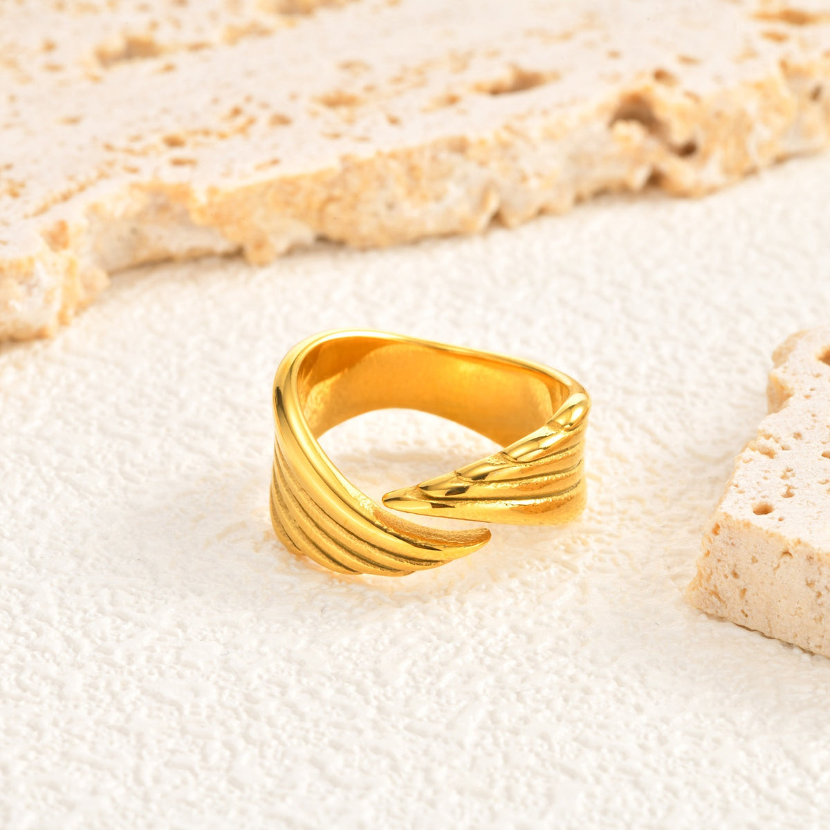 Hot-Selling Stainless Steel Single Ring Texture Wing Opening Female