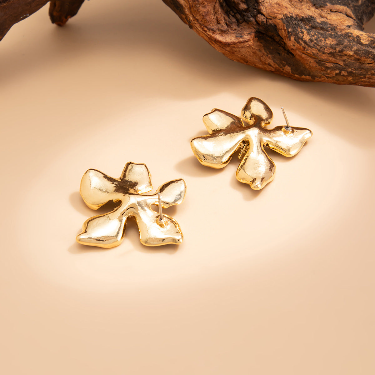 Planderful Vienna Verve 3D Metal Flower Stud Earrings For Women Premium Retro Statement Jewelry