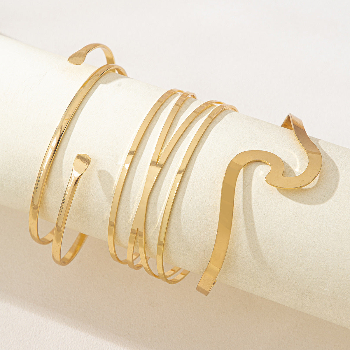 Planderful Vienna Verve Arm Ring – Stylish Minimalist Design