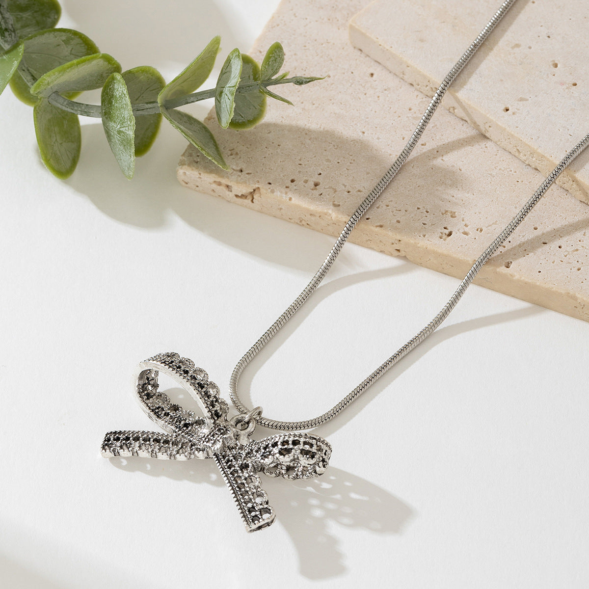 Planderful Vienna Verve Necklace – Fashionable Metal Bow Design