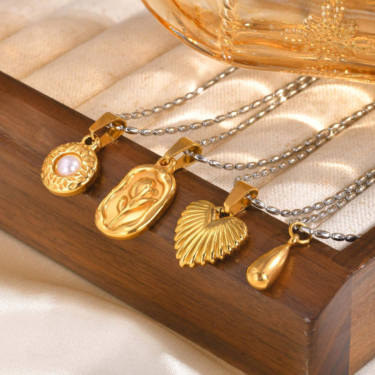 Stainless Steel Geometric Flower Imitation Pearl Irregular Flower Pendant Gold Necklace
