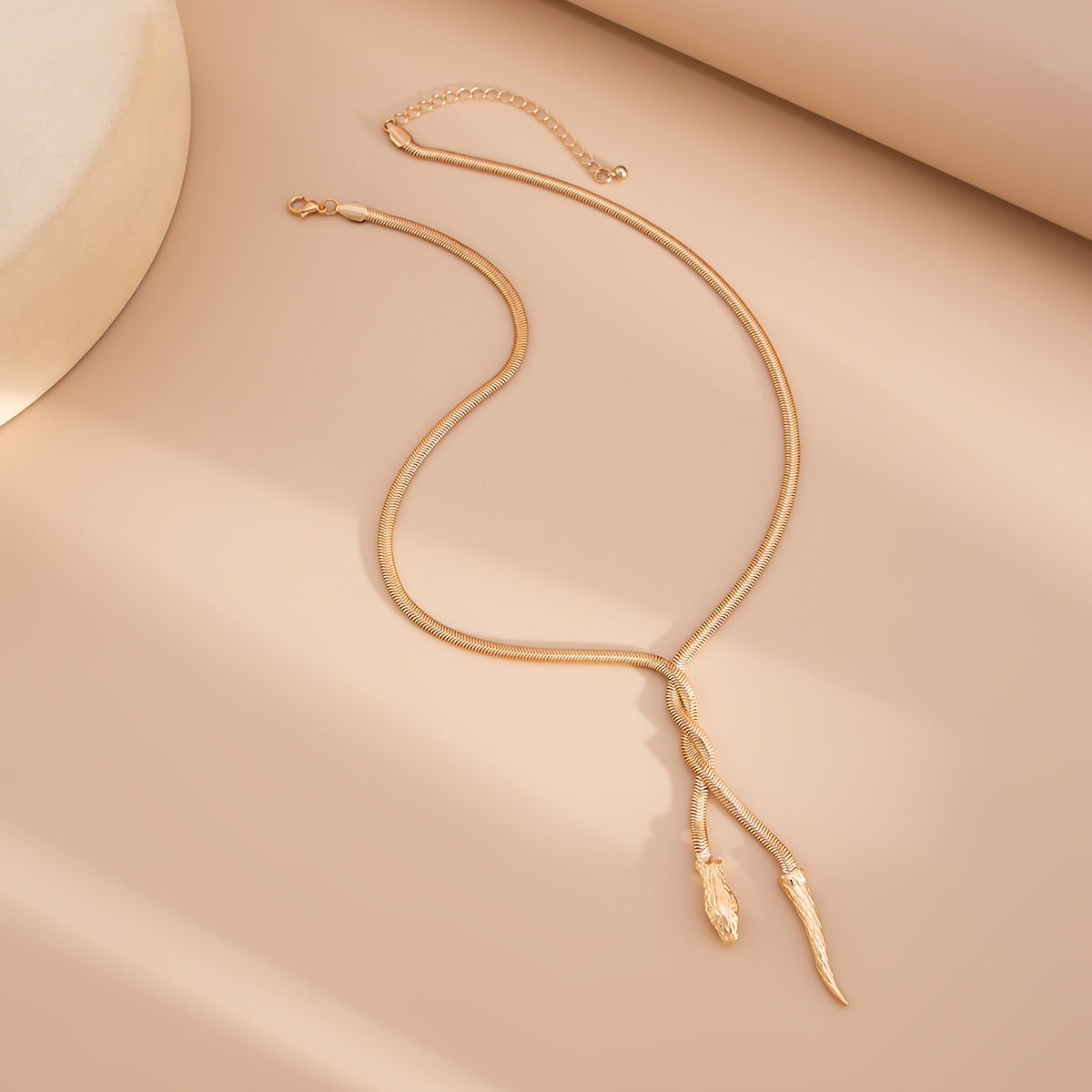 Planderful Vienna Verve Necklace – Versatile Snake-Shaped Design