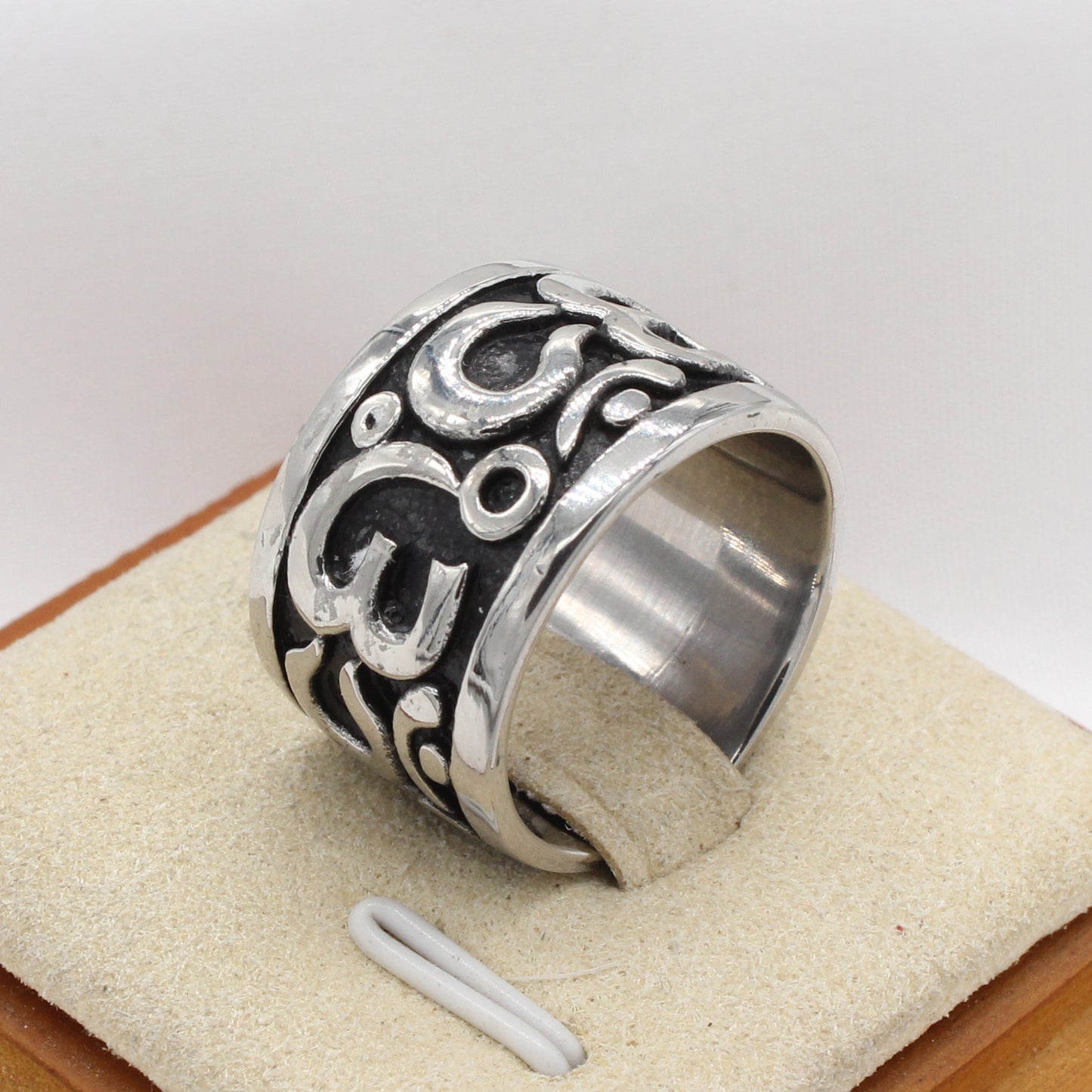 Planderful Everyday Genie – European and American Retro Six-Character Mantra Men's Titanium Steel Ring