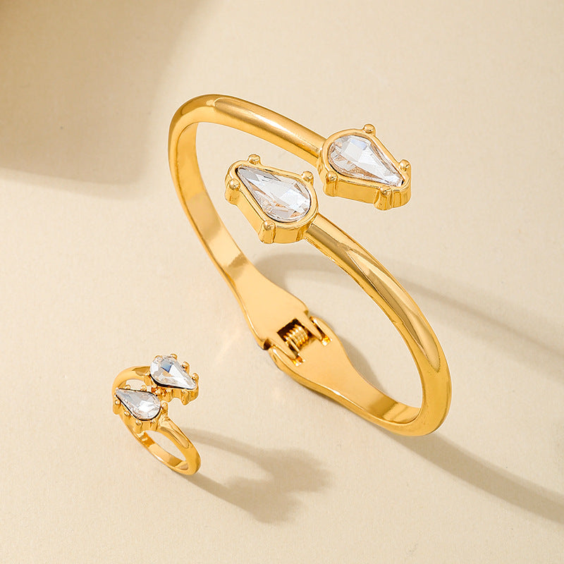 Stylish Metal Texture Snake Head Bracelet Ring Set for Fashion Lovers