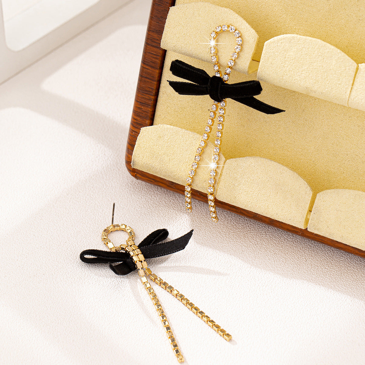 Planderful Vienna Verve Earrings – Elegant Rhinestone Bow Tassel Design