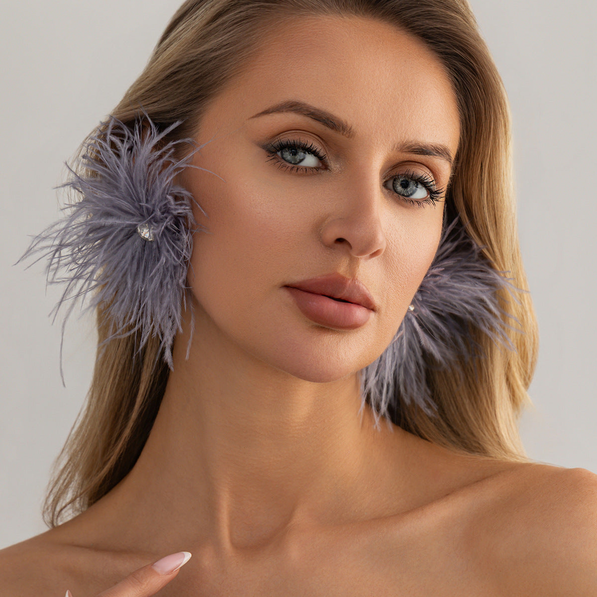 Planderful Vienna Verve Feather Flower Stud Earrings With Fluffy Zircon Accents For Trendsetting Fashion Lovers