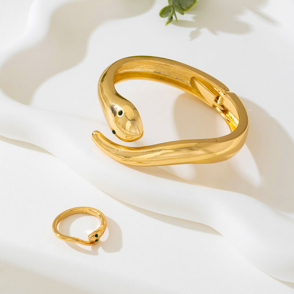 Planderful Vienna Verve Jewelry Set – Fashionable Metal Snake Design