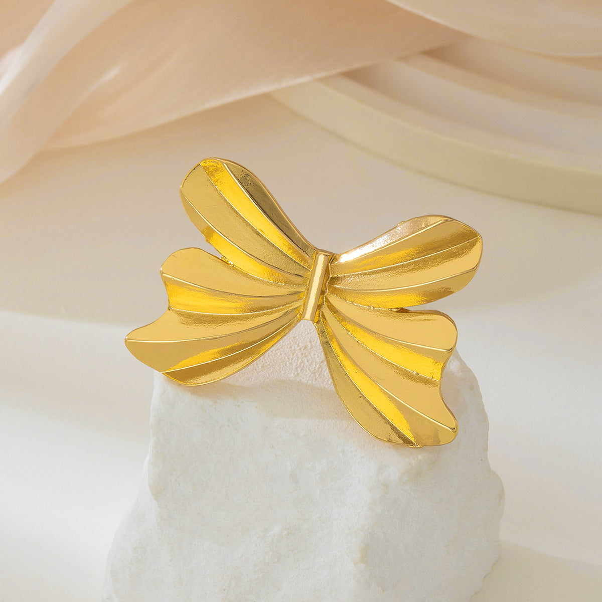 Fashionable Retro Metal Pleated Bow Ring by Planderful