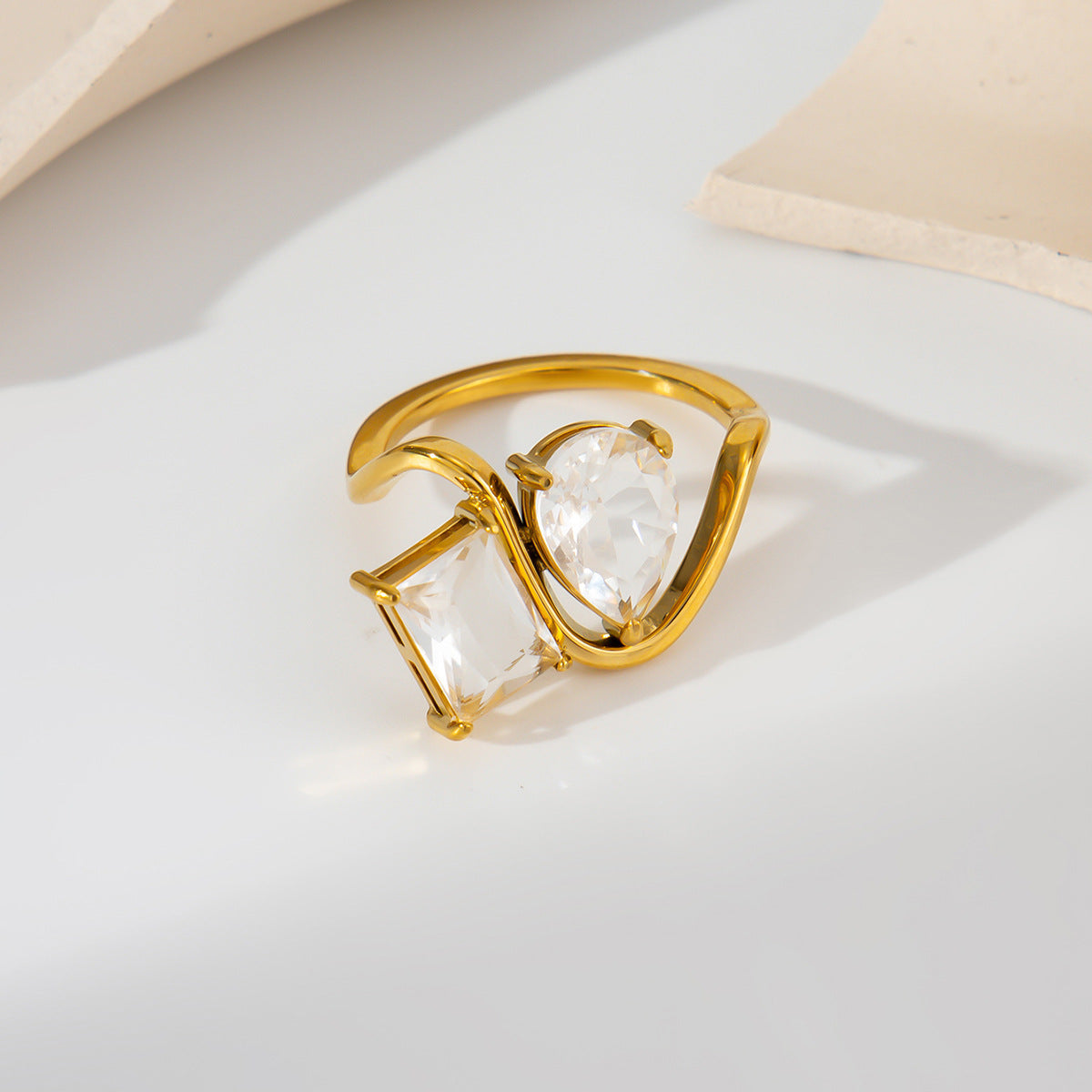 Planderful Vienna Verve Stainless Steel S Curve Zircon Ring For Modern Women Statement Jewelry