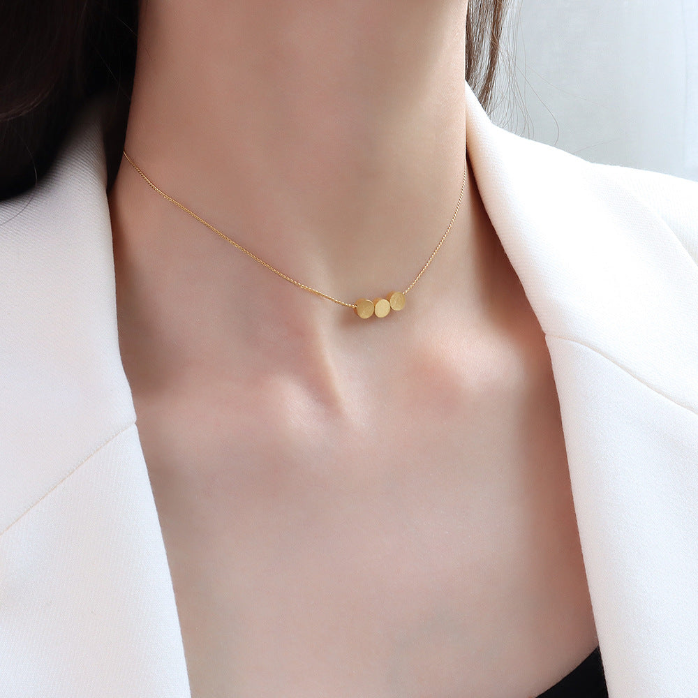 Luxury Gold Bean Choker Necklace with Niche Design