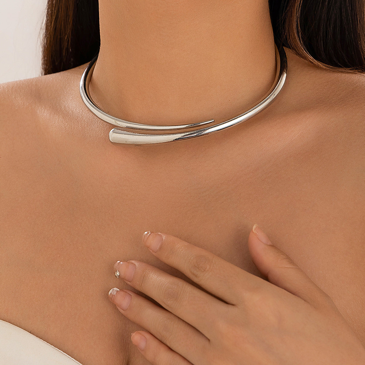 Planderful Vienna Verve Choker Necklace – Elegant Cold Metal Design