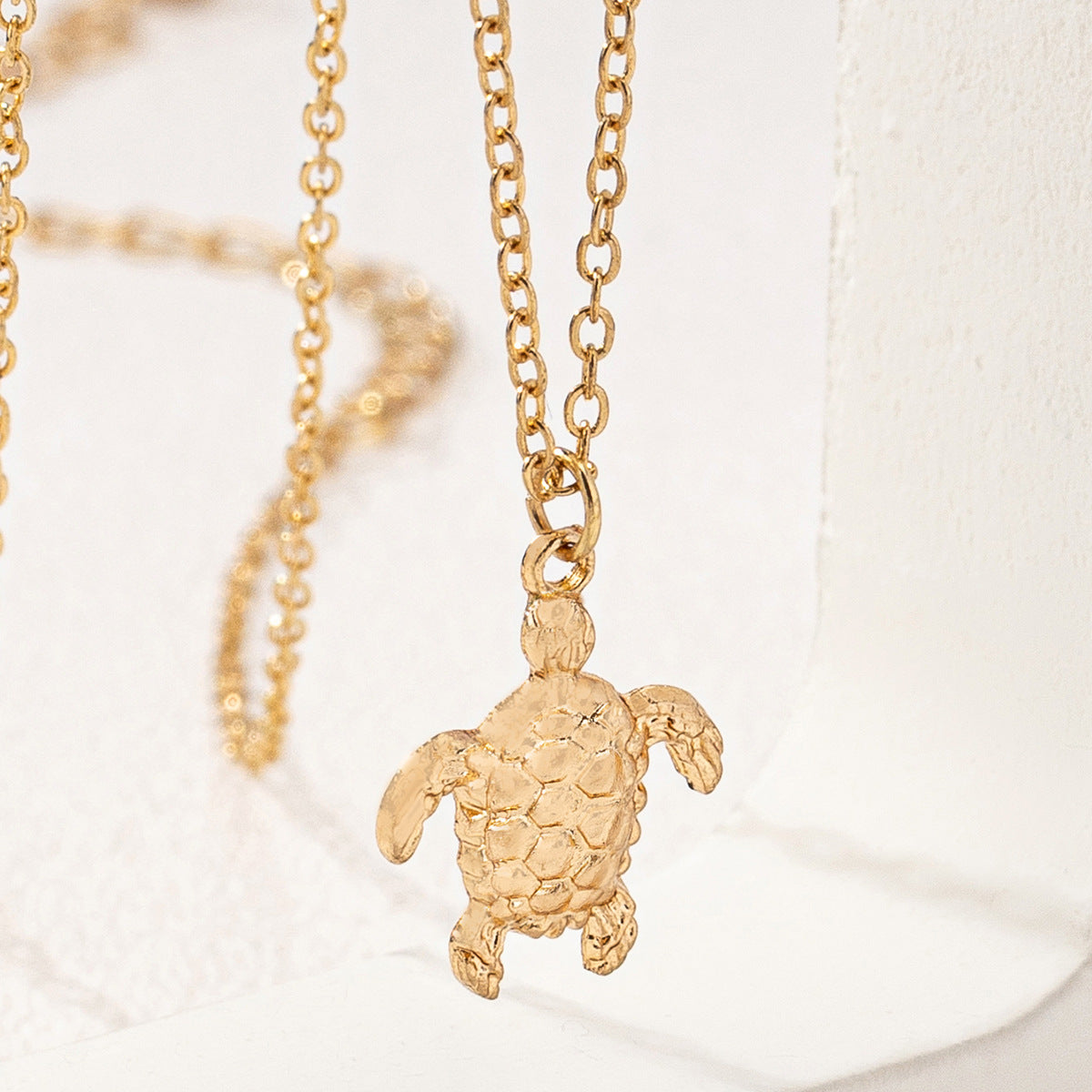 Planderful Vienna Verve Turtle Pendant Necklace – Cute and Versatile Design