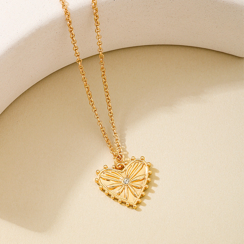 Planderful Vienna Verve Necklace – Fashionable Heart Element Design
