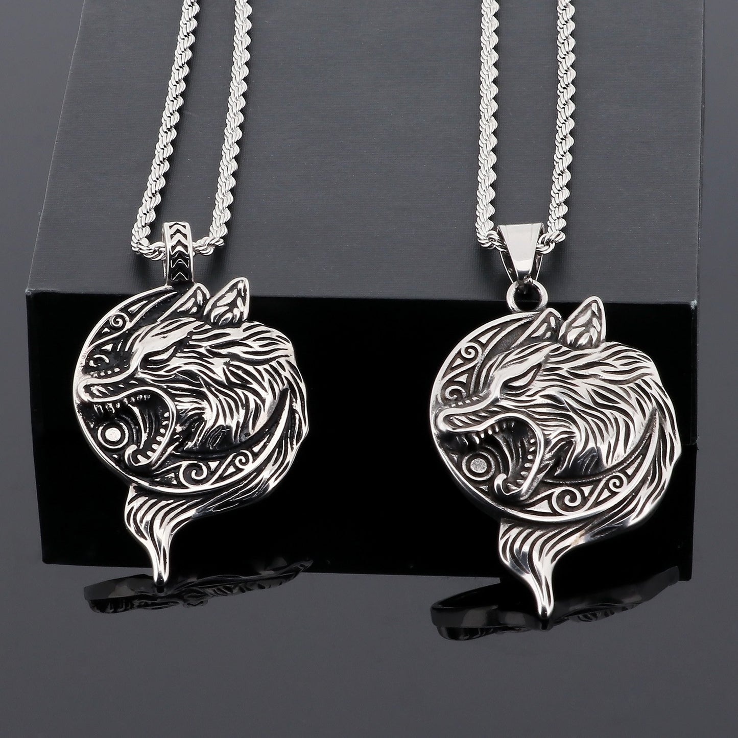 Retro Viking Wolf Head Pendant Necklace for Men in Stainless Steel and Titanium Gold