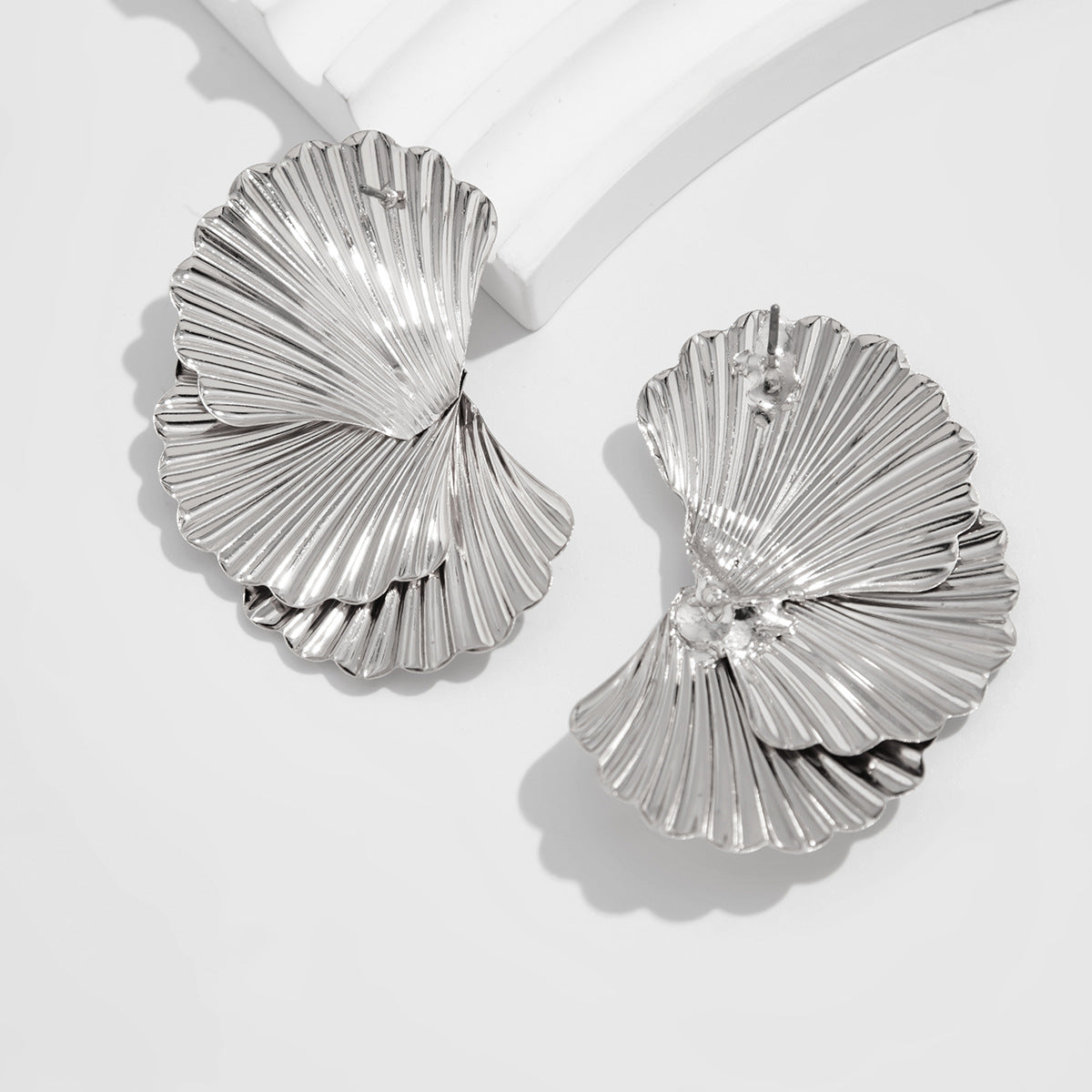 Planderful Vienna Verve Earrings – Fashionable Ginkgo Striped Design