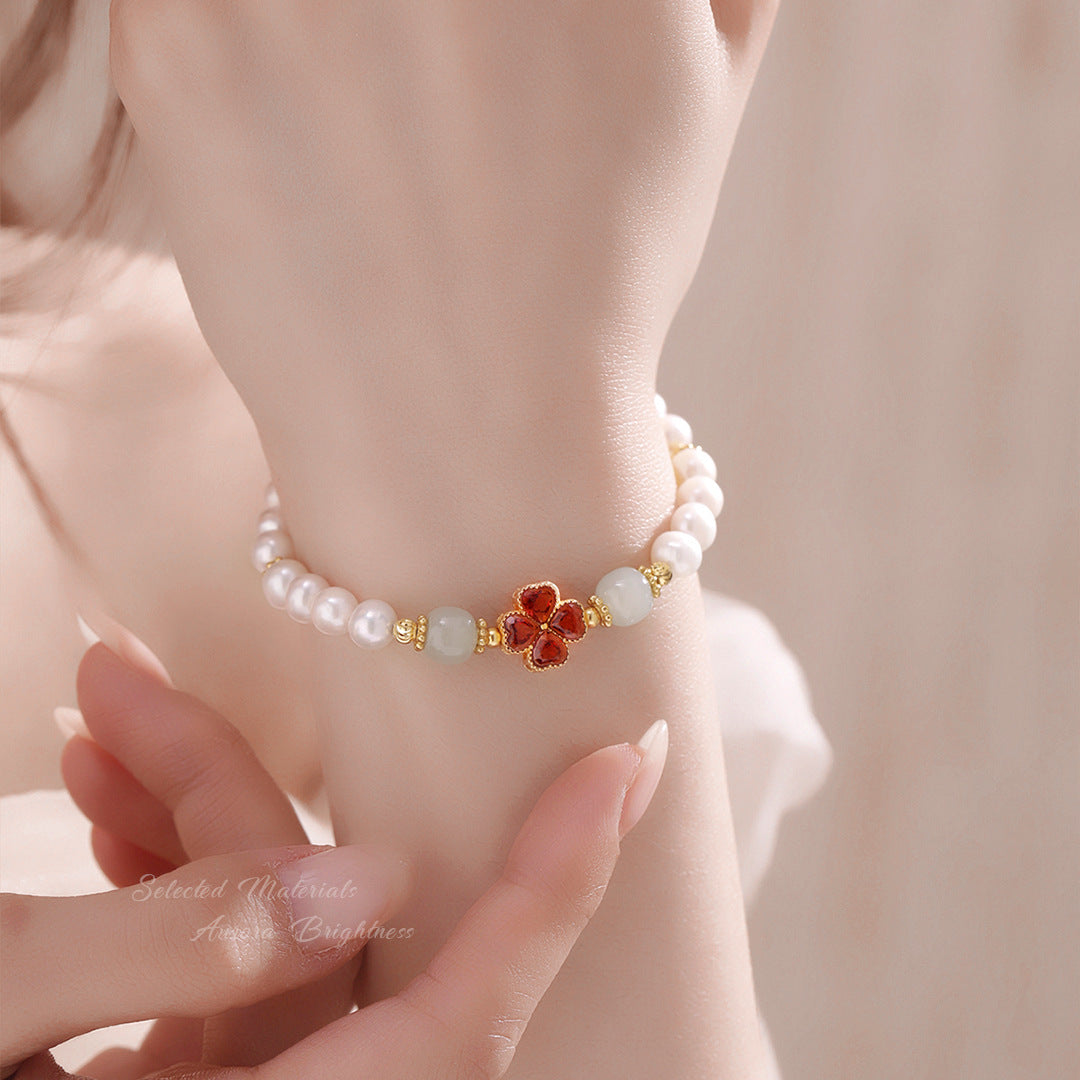 Minimalist Clover Pearl Bracelet