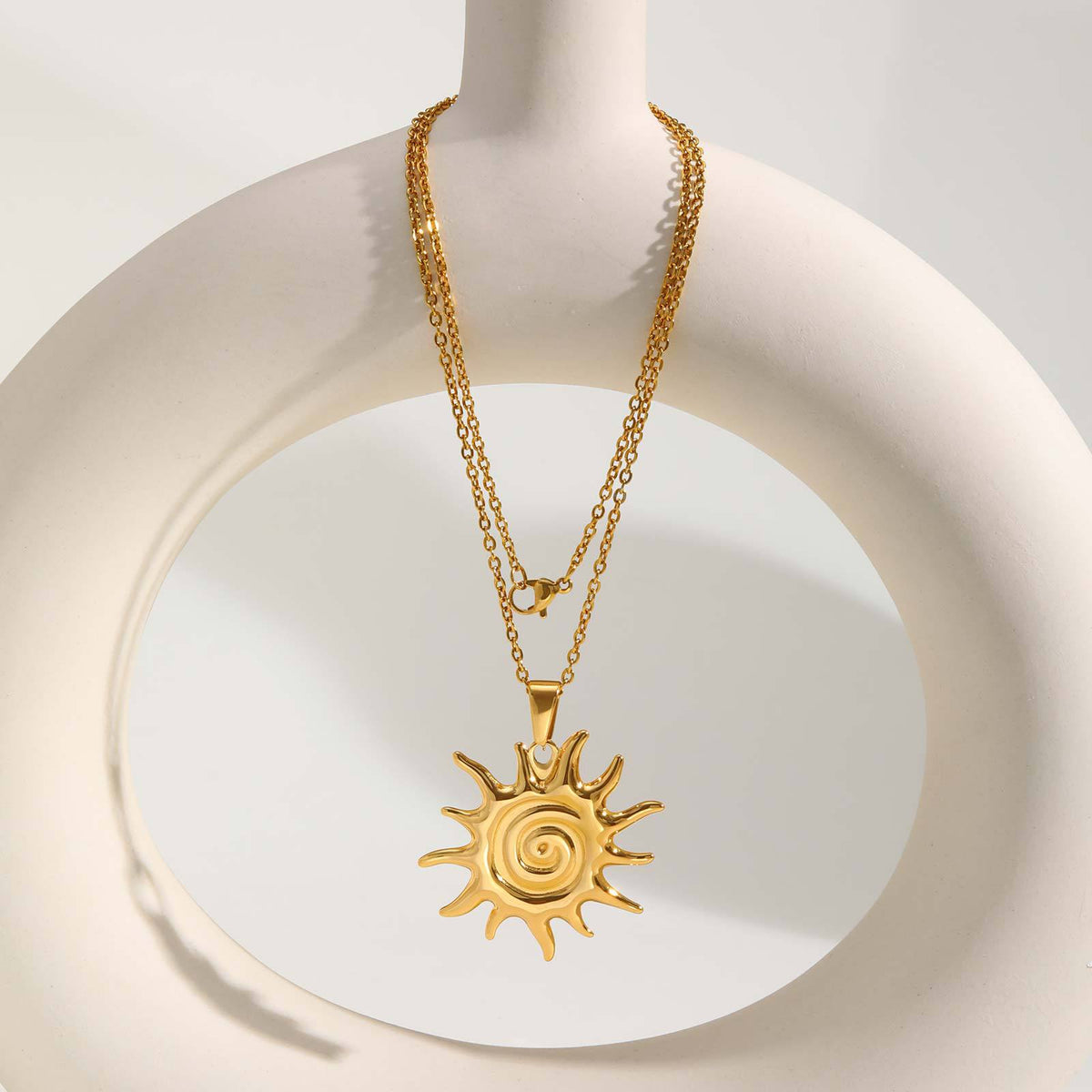 Hot-Selling Wind Stainless Steel Gold Sun Pendant Necklace Casual Vacation Style Women