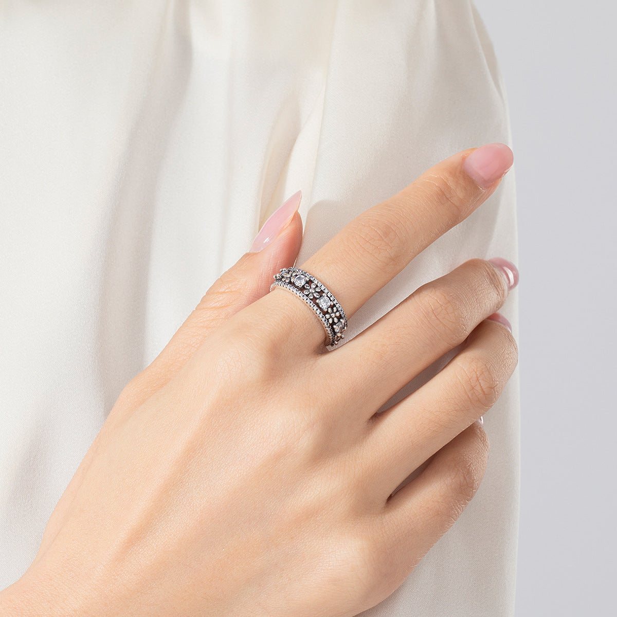 Exquisite Sterling Silver Daisy Ring with Zircon Inlay for Women