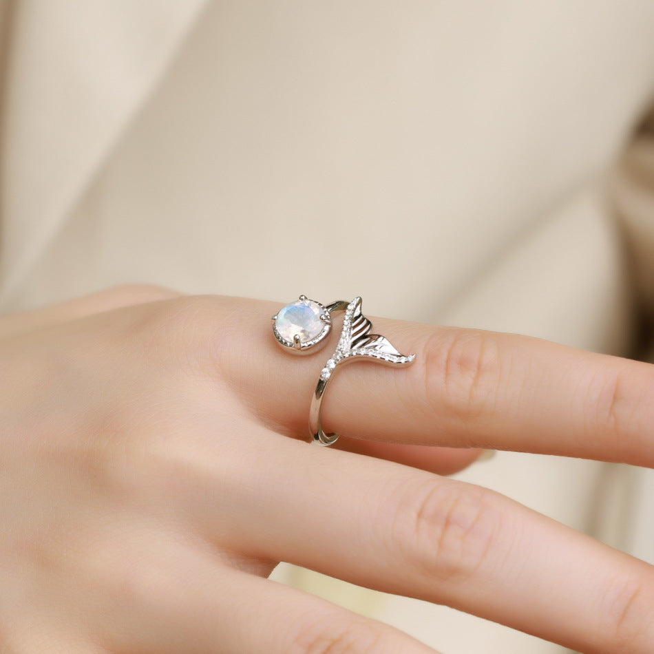 Planderful Everyday Genie Fishtail Silver Ring – Elegant Light Luxury Design