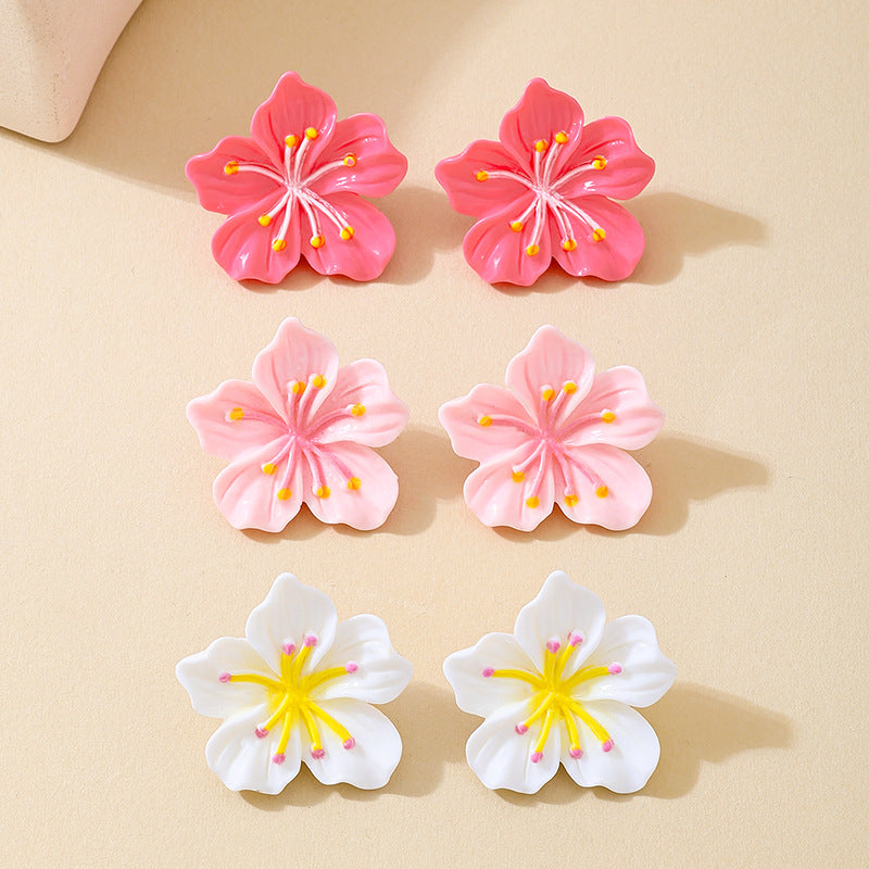 Planderful Vienna Verve Stud Earrings Set – Fashionable Peach Blossom Design