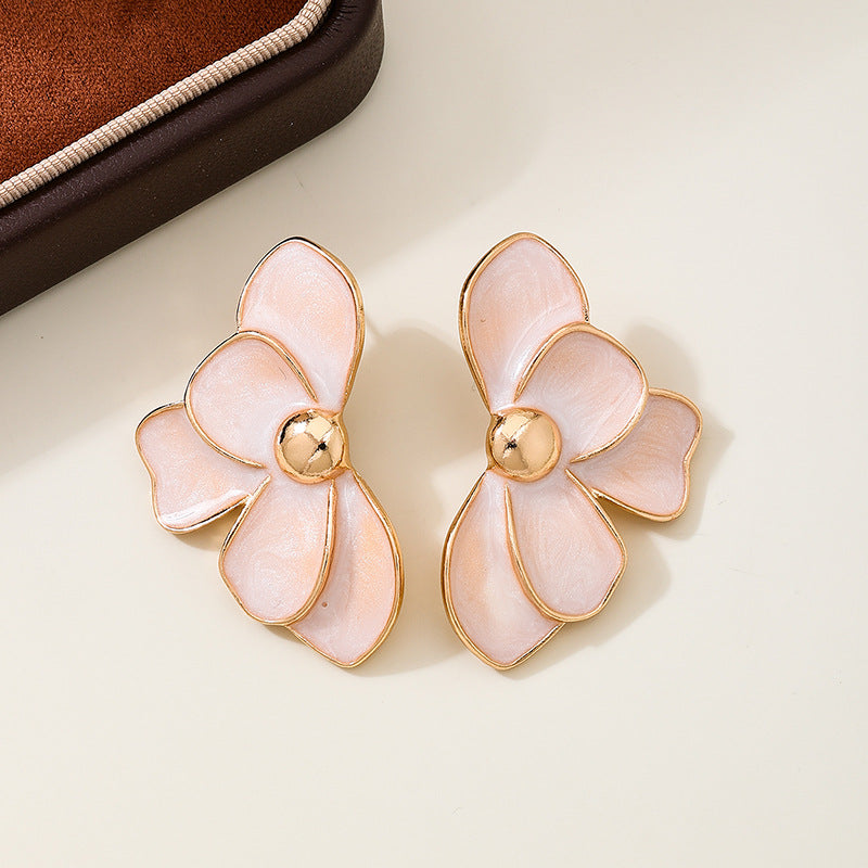 Planderful Vienna Verve Earrings – Fashionable Summer Trends with Half-Sided Flowers