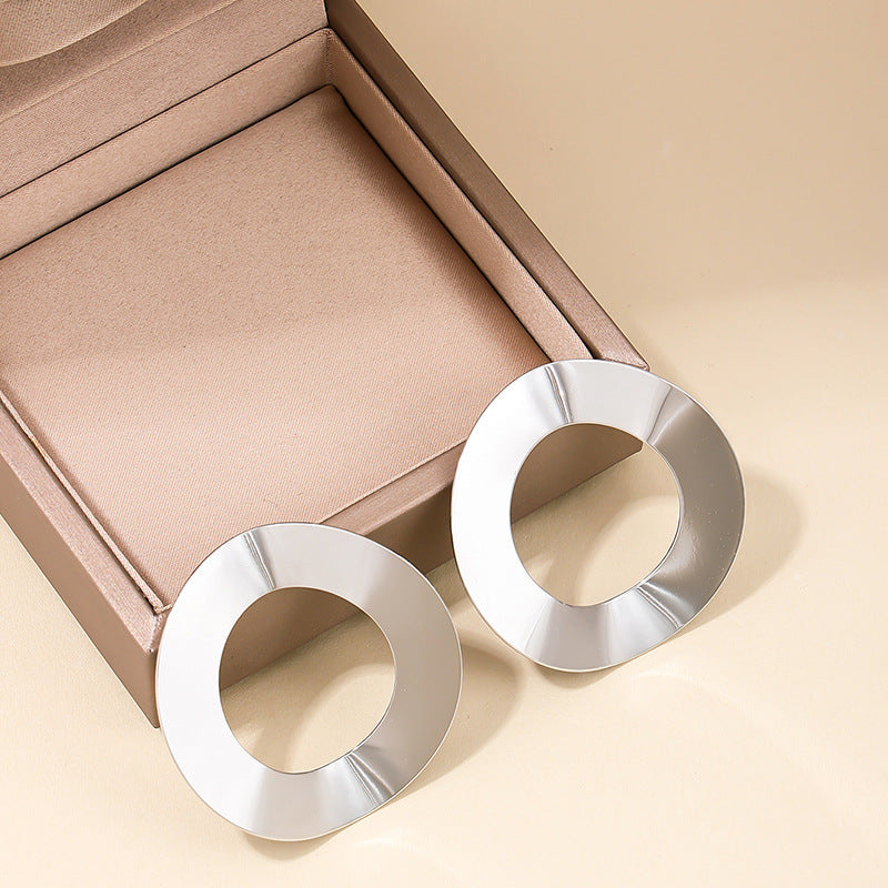 Exaggerated Hollow Ring Earrings - Vienna Verve Collection