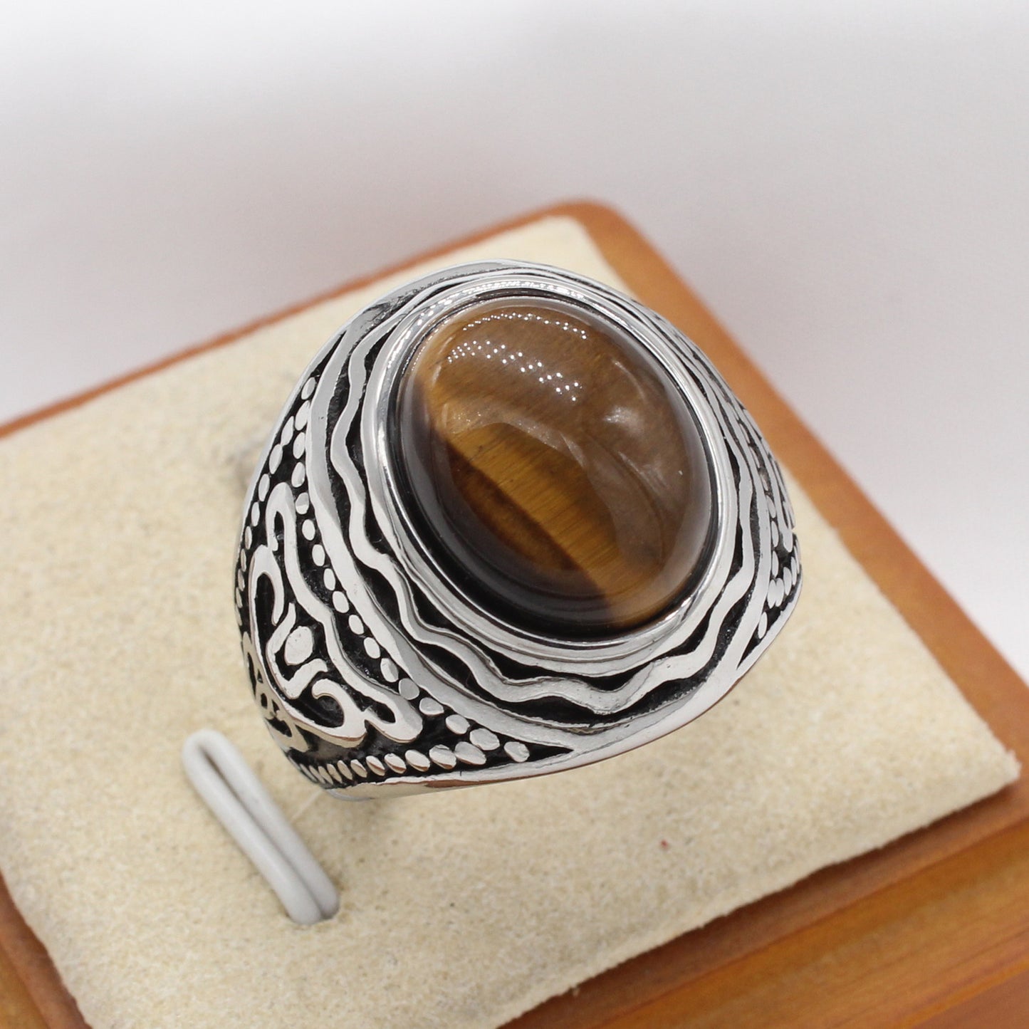 Planderful Everyday Genie – European and American Personalized Retro Oval Gemstone Titanium Steel Ring