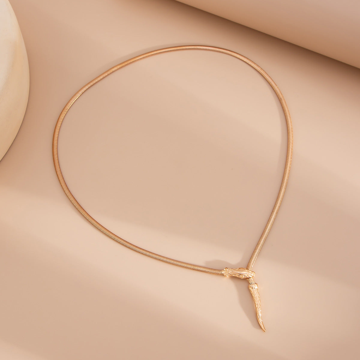 Planderful Vienna Verve Necklace – Versatile Snake-Shaped Design
