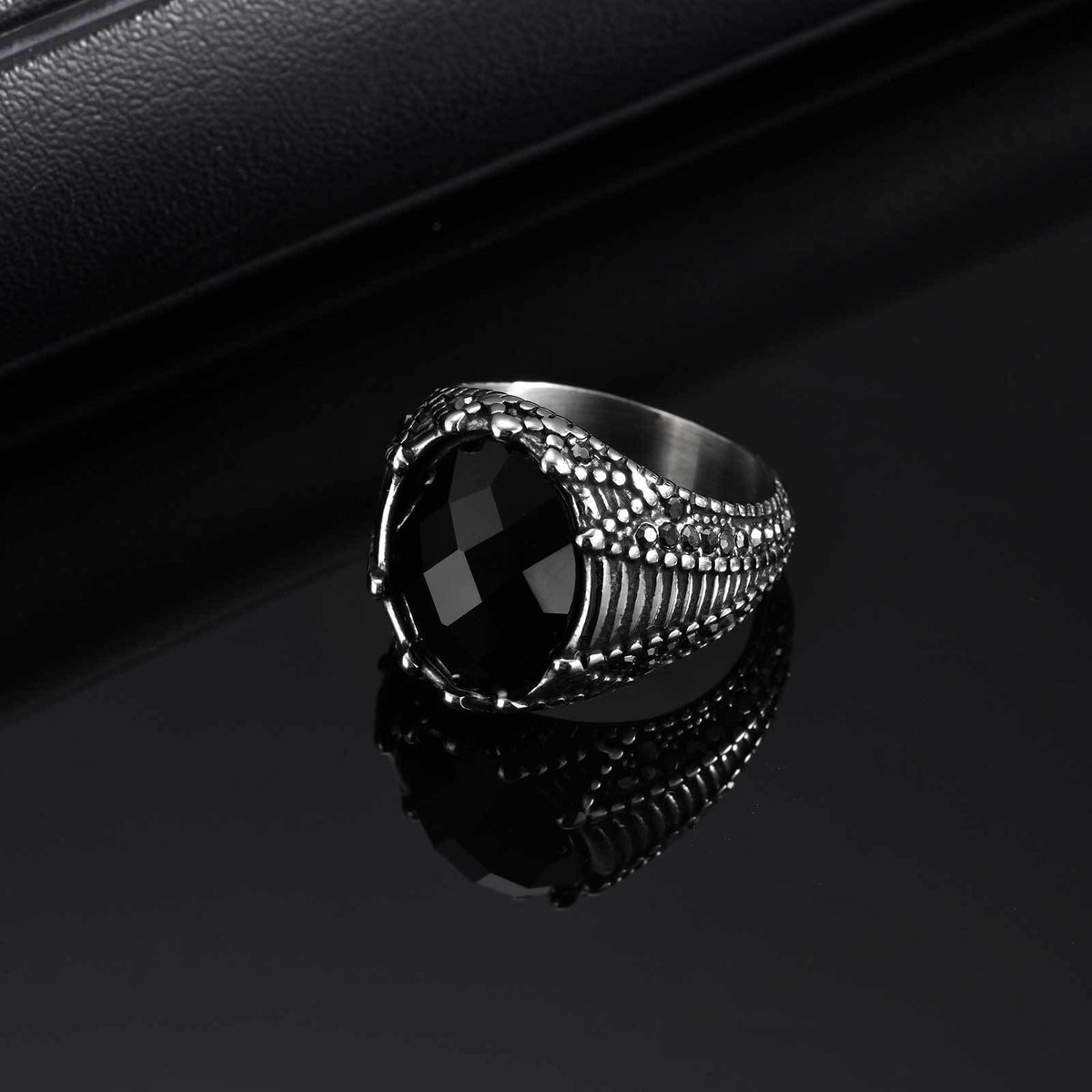 Stainless Steel Geometric Ring Inlaid With Round Cut Black Glass Black Agate – Men's Cool