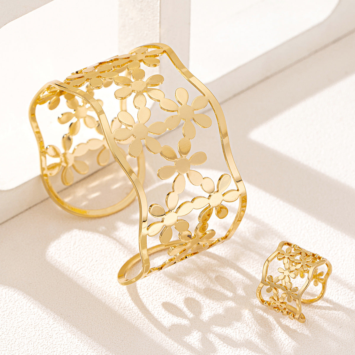 Fashion Metal Hollow Flower Bracelet Ring Set for Women