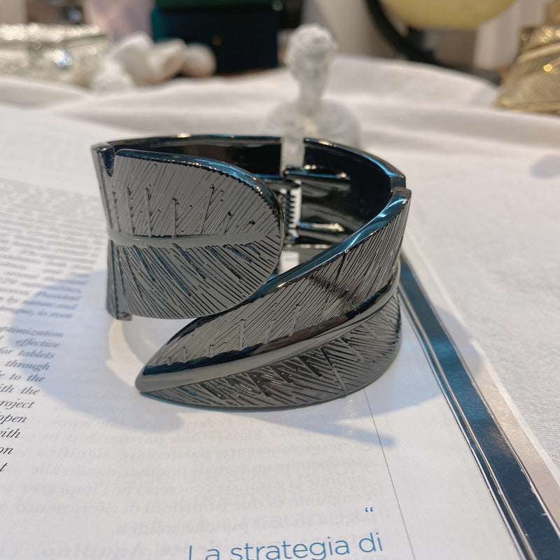 Leafy Charm Bracelet - Vintage Style Zinc Alloy Wristlet by Planderful	Collection