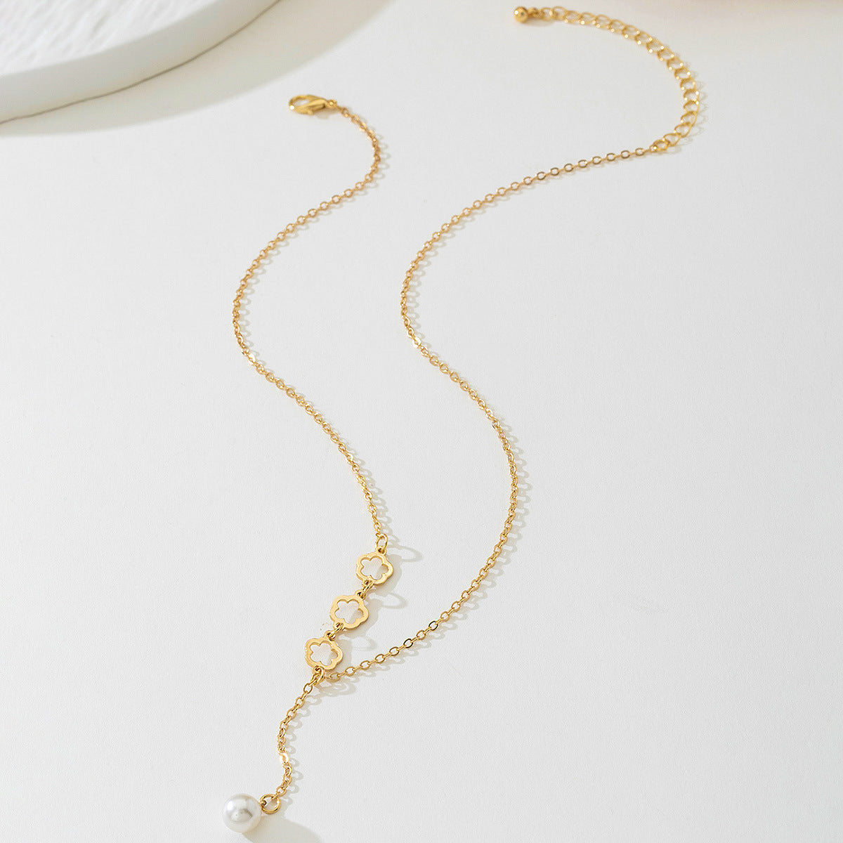 Planderful Vienna Verve Necklace – Exquisite Metal Five-Leaf Clover Design