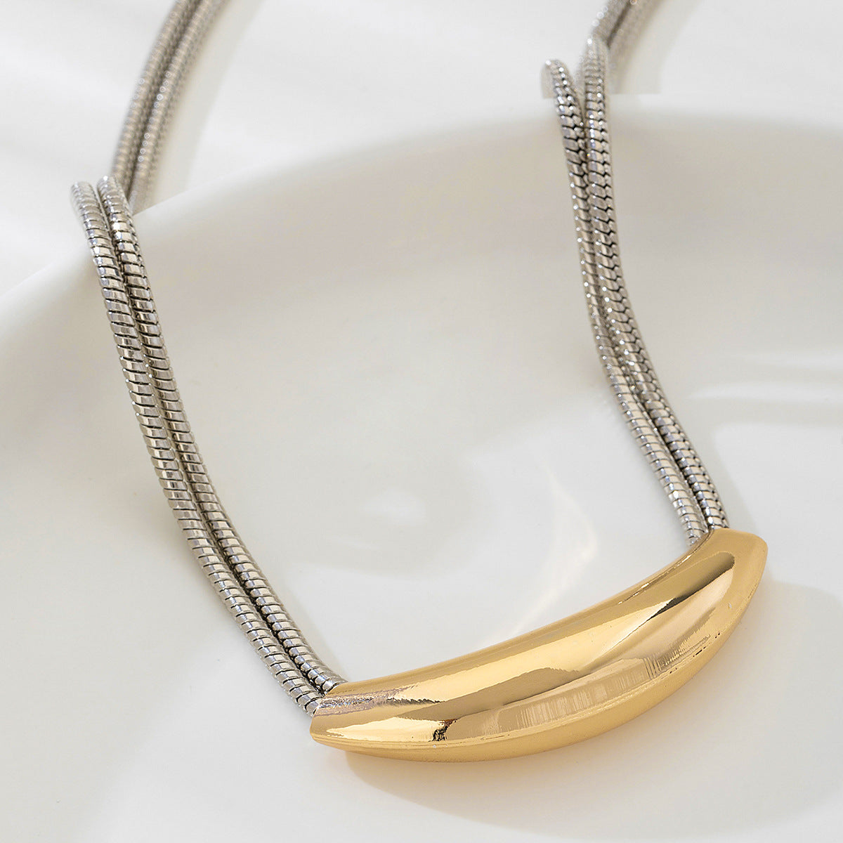 Planderful Vienna Verve Necklace – Elegant Minimalist Metal Design
