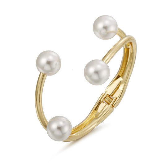 Chic Irregular Pearl and Gold-Plated Alloy Bracelet for Fashionistas