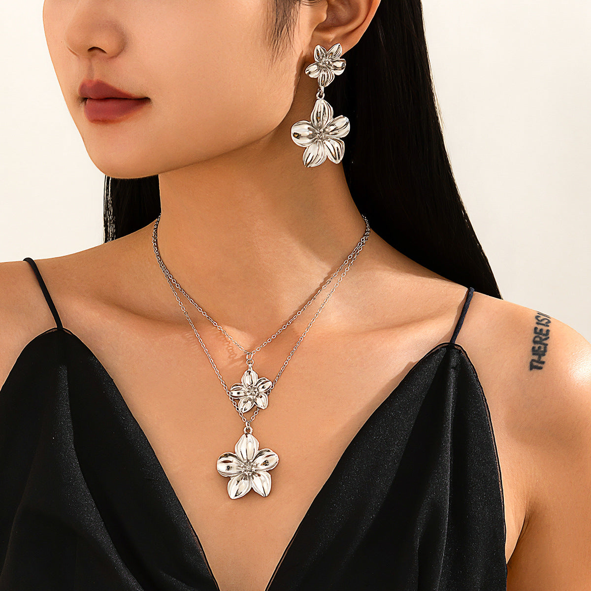 Planderful Vienna Verve Flower Pendant Set – Retro Three-Dimensional Design