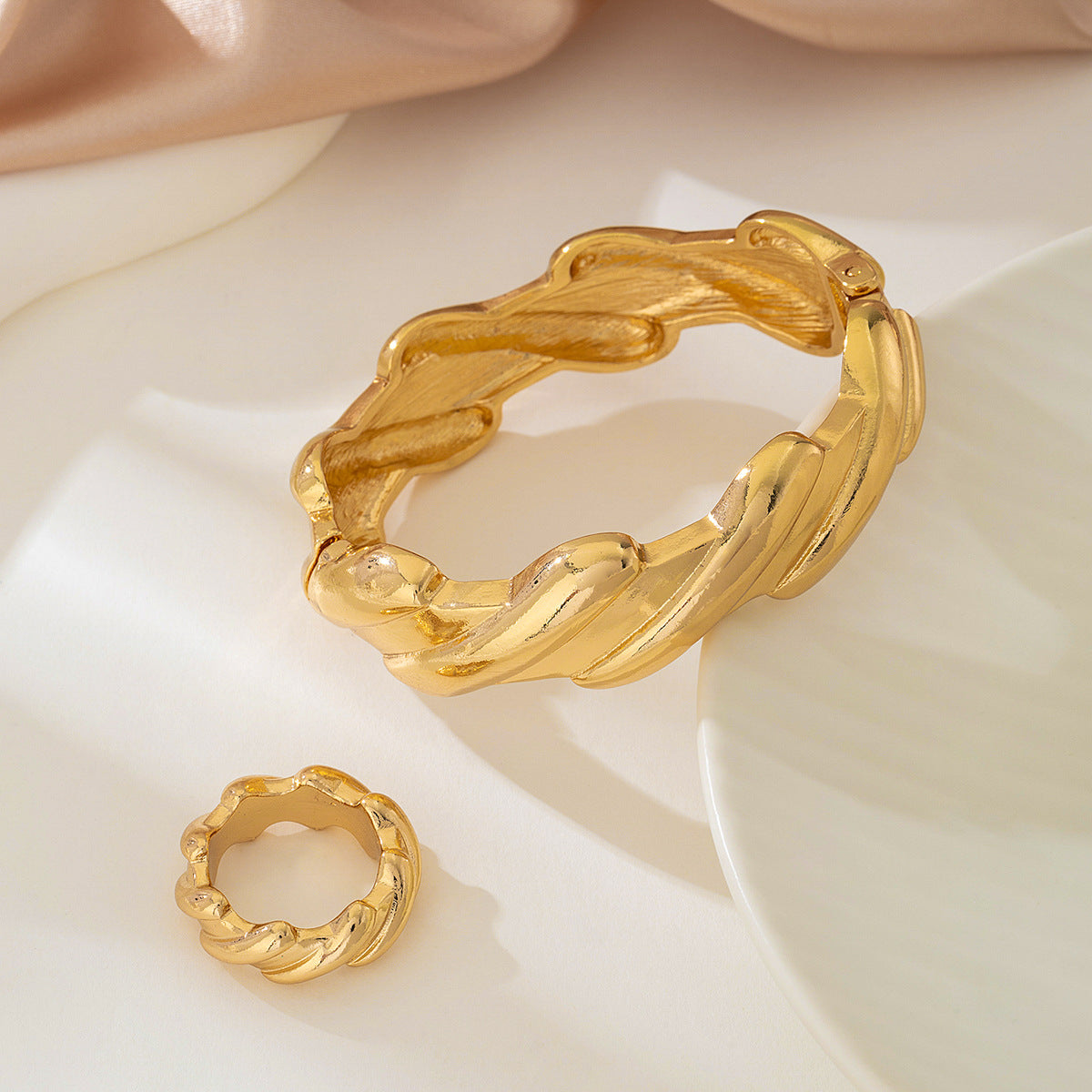 Planderful Vienna Verve Gold Textured Jewelry Set for Women