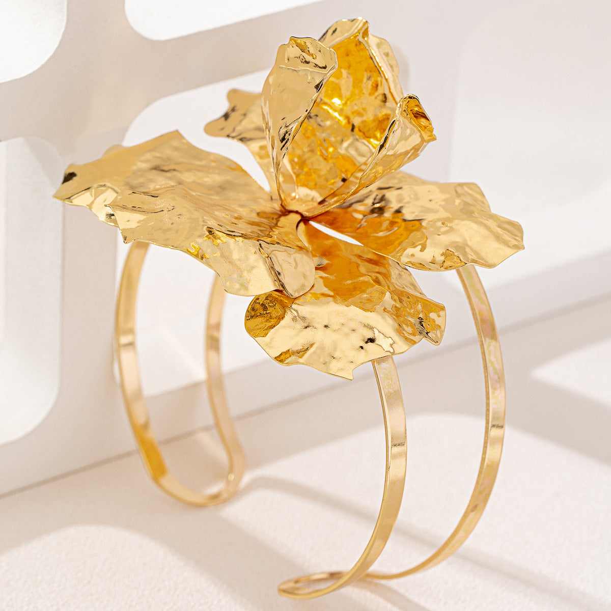 Planderful Vienna Verve Armband – Exaggerated Multi-Layer Pleated Design