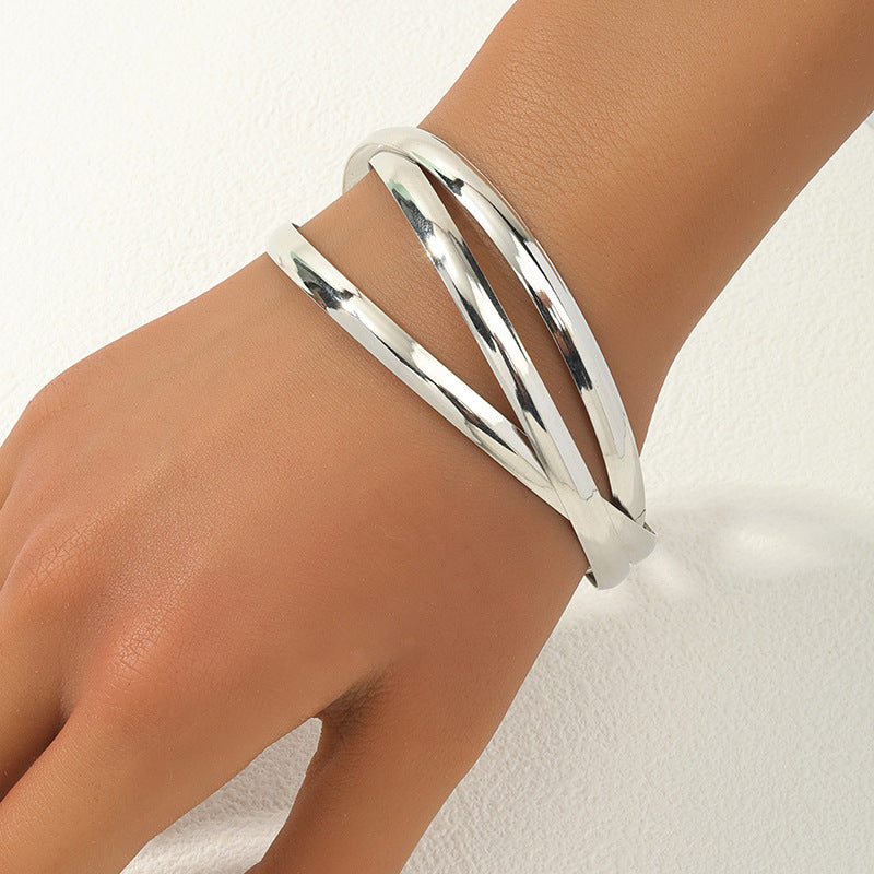 Trendy Metal Chain Ring Bracelet for Women - Vienna Verve Collection